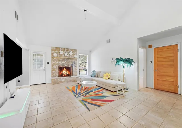 Photo 3 of Single family home for sale at 2010 River Village Dr, Kingwood, TX 77339 | MLS# 61708263 | Listing updated on 2026-10-03