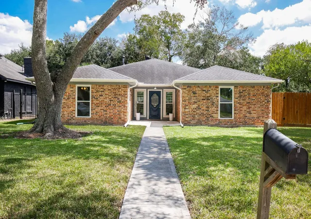 Photo 1 of Single family home for sale at 1802 Elmwood Ct, Sugar Land, TX 77498 | MLS# 96514047 | Listing updated on 2026-09-25