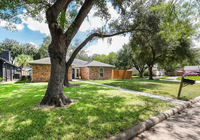 Photo 2 of Single family home for sale at 1802 Elmwood Ct, Sugar Land, TX 77498 | MLS# 96514047 | Listing updated on 2026-09-25