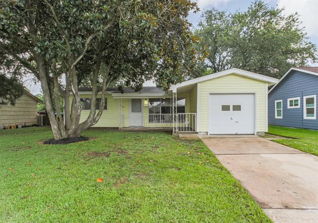 Photo 1 of Single family home for sale at 1306 Glencrest Dr, Pasadena, TX 77502 | MLS# 94804963 | Listing updated on 2026-09-16