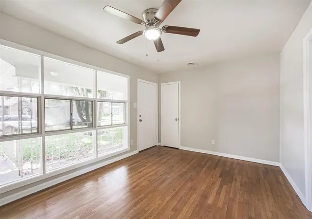 Photo 3 of Single family home for sale at 1306 Glencrest Dr, Pasadena, TX 77502 | MLS# 94804963 | Listing updated on 2026-09-16