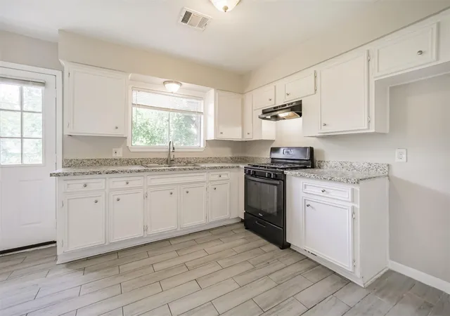 Photo 3 of Single family home for sale at 1306 Glencrest Dr, Pasadena, TX 77502 | MLS# 94804963 | Listing updated on 2026-09-16