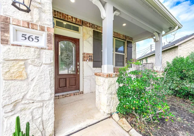 Photo 3 of Single family home for sale at 565 Winburn Tide Ln, La Porte, TX 77571 | MLS# 48915011 | Listing updated on 2026-09-09