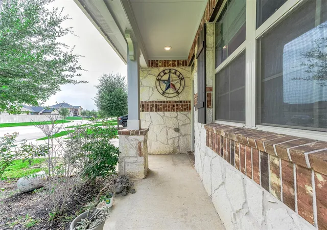 Photo 3 of Single family home for sale at 565 Winburn Tide Ln, La Porte, TX 77571 | MLS# 48915011 | Listing updated on 2026-09-09