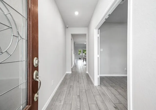 Photo 4 of Single family home for sale at 565 Winburn Tide Ln, La Porte, TX 77571 | MLS# 48915011 | Listing updated on 2026-09-09