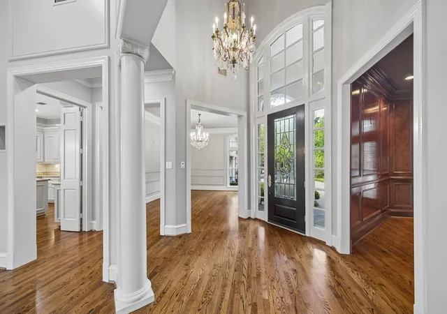 Photo 3 of Single family home for sale at 33 W Broad Oaks Dr, Houston, TX 77056 | MLS# 85981742 | Listing updated on 2026-09-20