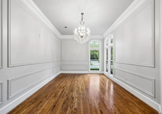 Photo 4 of Single family home for sale at 33 W Broad Oaks Dr, Houston, TX 77056 | MLS# 85981742 | Listing updated on 2026-09-20