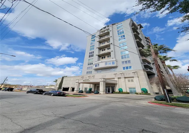 Photo 2 of Condo for sale at 2520 Robinhood #800, Houston, TX 77005 | MLS# 30310149 | Listing updated on 2026-09-14