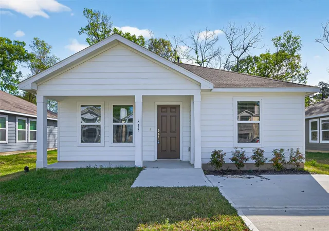 Photo 1 of Single family home for sale at 813 Jefferson Ave, Cleveland, TX 77327 | MLS# 12313104 | Listing updated on 2026-10-23