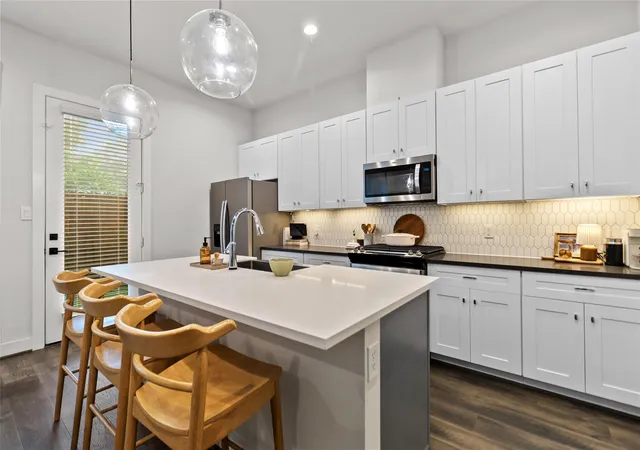 Photo 3 of Sale Pending at 5708 White Magnolia St, Houston, TX 77091 | MLS# 12829113 | Listing updated on 2026-10-07
