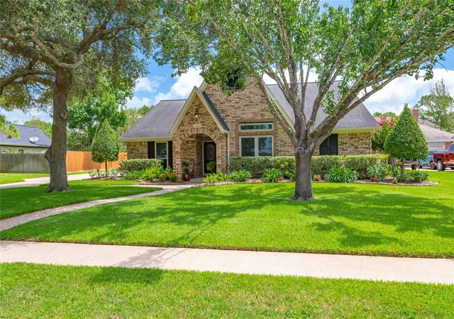 Photo 3 of Sale Pending at 1603 White Wing Cir, Friendswood, TX 77546 | MLS# 40951222 | Listing updated on 2026-09-16