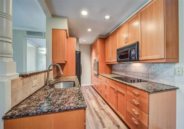 Condo for sale at 1601 S Shepherd Dr #2, Houston, TX 77019 | MLS# 32962058