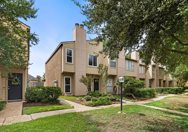 Photo 2 of Townhouse for sale at 1500 Sandy Springs Rd #22, Houston, TX 77042 | MLS# 10602554 | Listing updated on 2026-10-08