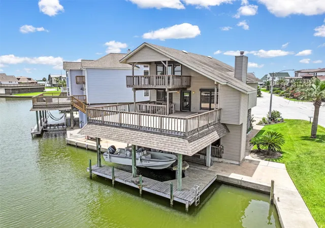 Photo 1 of Single family home for sale at 214 Easterly Dr, Galveston, TX 77554 | MLS# 29407811 | Listing updated on 2026-09-05