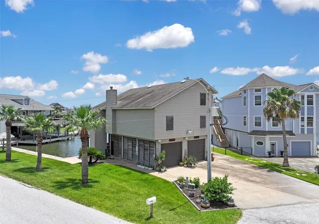 Photo 2 of Single family home for sale at 214 Easterly Dr, Galveston, TX 77554 | MLS# 29407811 | Listing updated on 2026-09-05