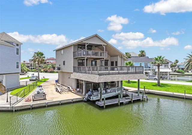 Photo 3 of Single family home for sale at 214 Easterly Dr, Galveston, TX 77554 | MLS# 29407811 | Listing updated on 2026-09-05