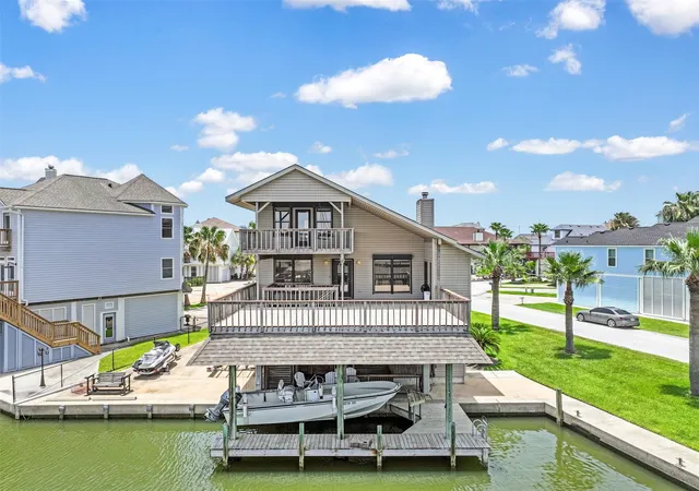 Photo 3 of Single family home for sale at 214 Easterly Dr, Galveston, TX 77554 | MLS# 29407811 | Listing updated on 2026-09-05