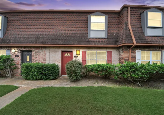 Townhouse for sale at 9303 Hammerly Blvd #402, Houston, TX 77080 | MLS# 24668415