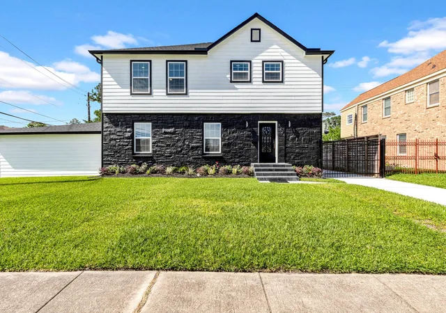 Photo 1 of Single family home for sale at 3224 Southmore Blvd, Houston, TX 77004 | MLS# 96310373 | Listing updated on 2026-09-06