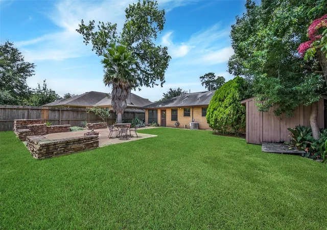 Photo 2 of Sale Pending at 1423 Thornton Rd, Houston, TX 77018 | MLS# 72063510 | Listing updated on 2026-09-20