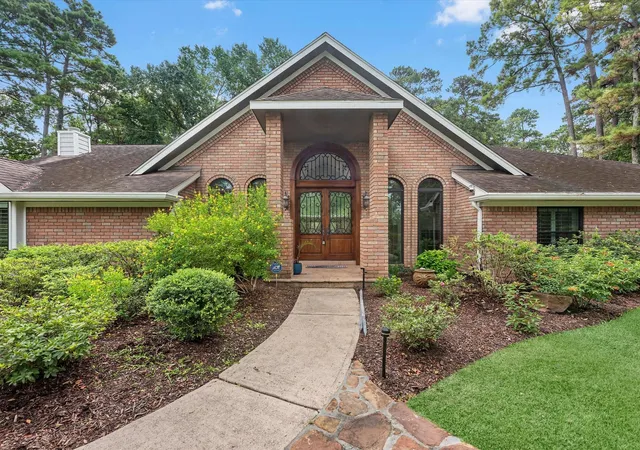 Photo 3 of Single family home for sale at 13710 Lost Crk Rd, Tomball, TX 77375 | MLS# 37024937 | Listing updated on 2026-10-07