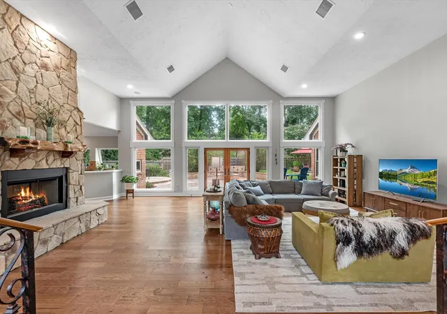 Photo 4 of Single family home for sale at 13710 Lost Crk Rd, Tomball, TX 77375 | MLS# 37024937 | Listing updated on 2026-10-07