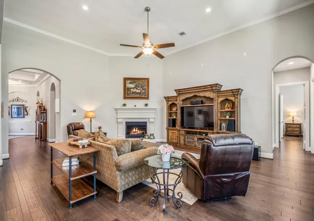 Photo 4 of Single family home for sale at 219 Chirping Squirrel Ct, Pinehurst, TX 77362 | MLS# 94321584 | Listing updated on 2026-10-03
