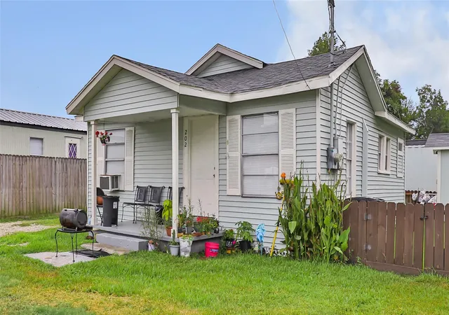 Photo 3 of Single family home for sale at 202 North 3rd St, Highlands, TX 77562 | MLS# 80922671 | Listing updated on 2026-09-16