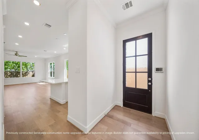 Photo 3 of Single family home for sale at 1526 W 34th Street, Houston, TX 77018 | MLS# 3243215 | Listing updated on 2026-09-22