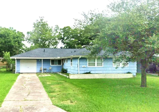 Photo 1 of Single family home for sale at 1802 14th Avenue N, Texas City, TX 77590 | MLS# 38110234 | Listing updated on 2026-10-08