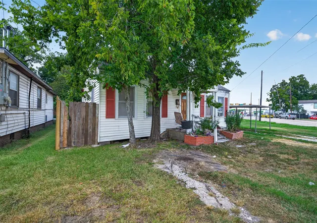 Photo 3 of Single family home for sale at 7009 Myrtle St, Houston, TX 77087 | MLS# 58762541 | Listing updated on 2026-09-11