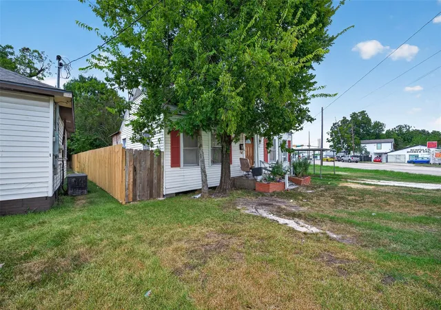 Photo 4 of Single family home for sale at 7009 Myrtle St, Houston, TX 77087 | MLS# 58762541 | Listing updated on 2026-09-11