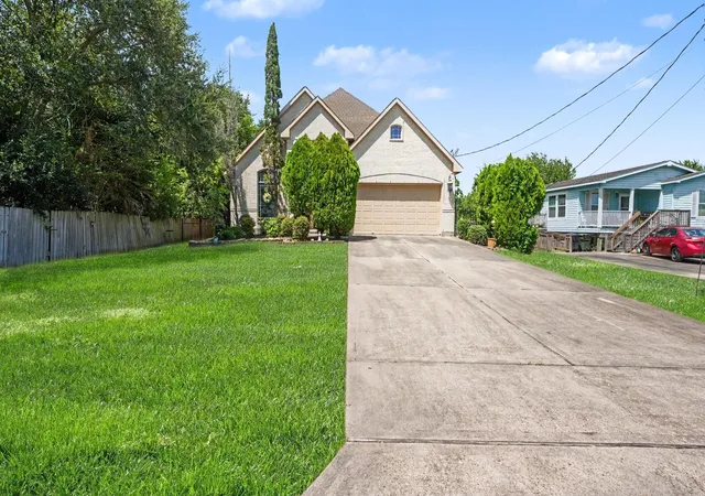 Photo 1 of Single family home for sale at 2424 Rue De Lafitte Dr, San Leon, TX 77539 | MLS# 88266377 | Listing updated on 2026-09-11