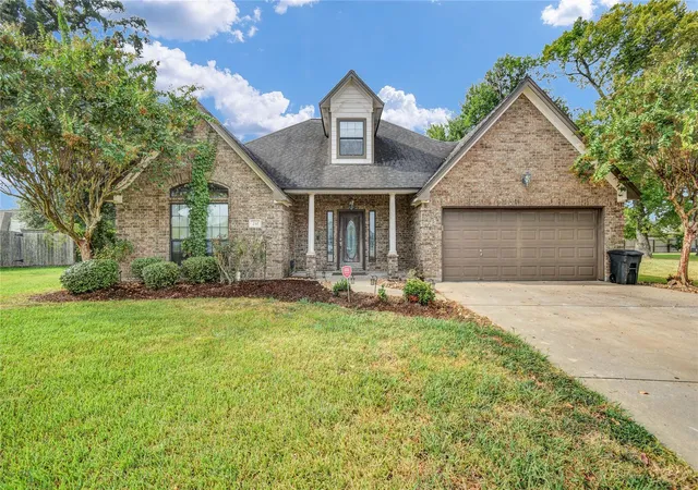 Photo 1 of Single family home for sale at 210 Madison Ave, Clute, TX 77531 | MLS# 37016309 | Listing updated on 2026-09-13