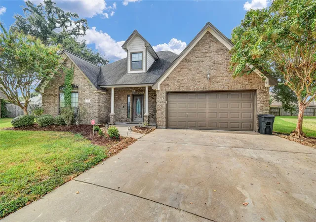 Photo 4 of Single family home for sale at 210 Madison Ave, Clute, TX 77531 | MLS# 37016309 | Listing updated on 2026-09-13