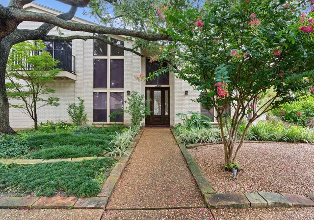 Photo 2 of Single family home for sale at 12039 E Circle Dr, Houston, TX 77071 | MLS# 61066300 | Listing updated on 2026-09-13