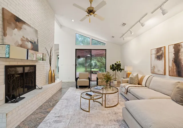 Photo 4 of Single family home for sale at 12039 E Circle Dr, Houston, TX 77071 | MLS# 61066300 | Listing updated on 2026-09-13