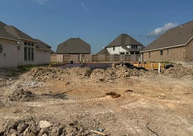 Photo 4 of Single family home for sale at 32527 Sweetgum Holw Ct, Spring, TX 77386 | MLS# 92957287 | Listing updated on 2026-09-17
