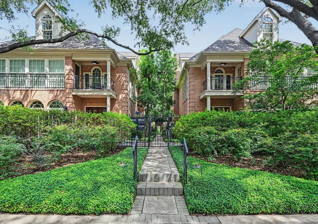Photo 1 of Single family home for sale at 1924 South Blvd #C, Houston, TX 77098 | MLS# 50876023 | Listing updated on 2026-10-07