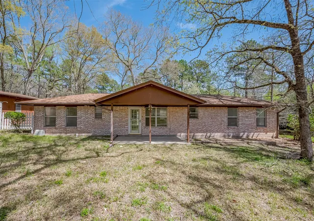 Photo 1 of Single family home for sale at 14 Veronica Ln, Huntsville, TX 77340 | MLS# 92796335 | Listing updated on 2026-09-01