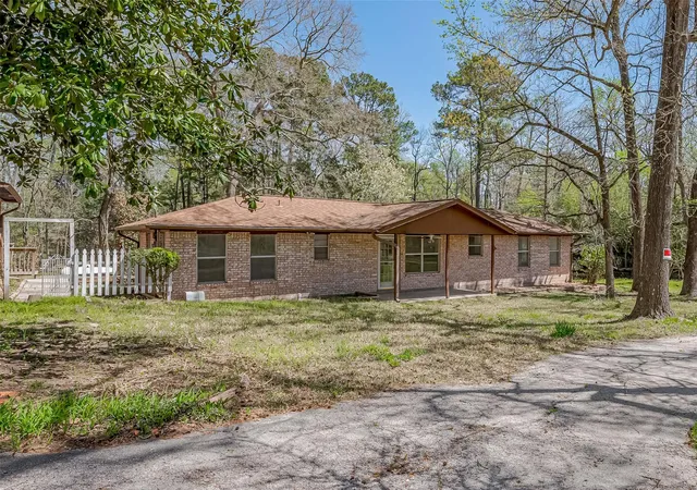 Photo 2 of Single family home for sale at 14 Veronica Ln, Huntsville, TX 77340 | MLS# 92796335 | Listing updated on 2026-09-01