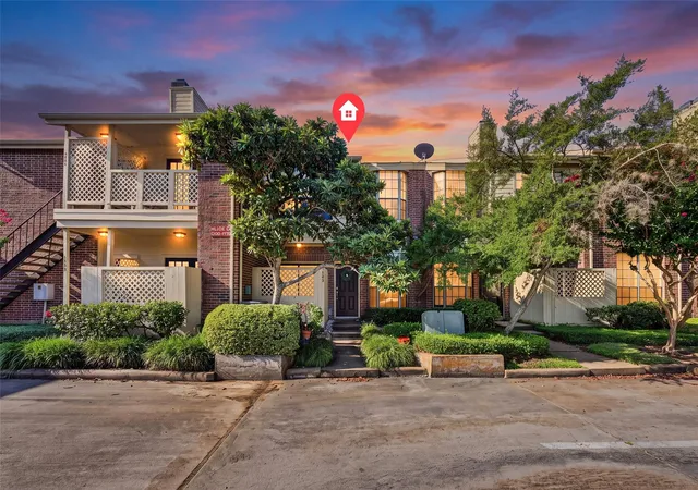 Listing Photo 1 - Condo for sale in building located at 2121 El Paseo St, Houston, TX 77054 - Unit #1703