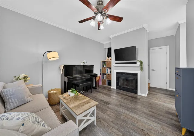 Listing Photo 5 - Condo for sale in building located at 2121 El Paseo St, Houston, TX 77054 - Unit #1703