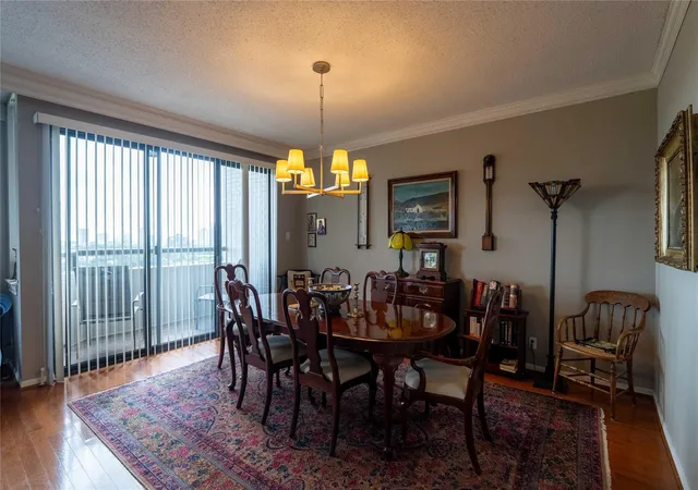 Listing Photo 3 - Condo for sale in building located at 651 Bering Dr, Houston, TX 77057 - Unit #1301
