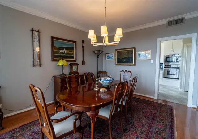 Listing Photo 5 - Condo for sale in building located at 651 Bering Dr, Houston, TX 77057 - Unit #1301