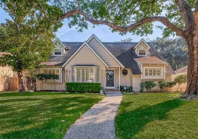 Photo 1 of Single family home for sale at 1619 Crystal Hills Dr, Houston, TX 77077 | MLS# 2291028 | Listing updated on 2026-09-03