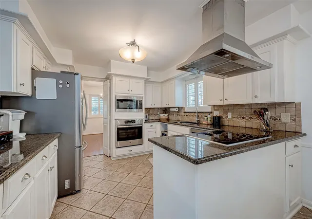 Photo 3 of Single family home for sale at 1619 Crystal Hills Dr, Houston, TX 77077 | MLS# 2291028 | Listing updated on 2026-09-03