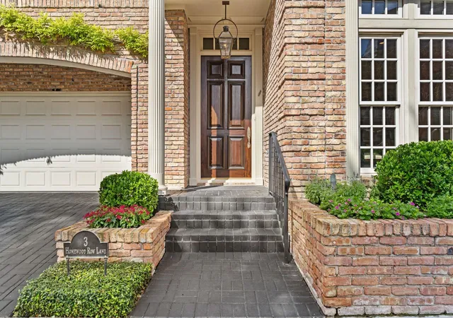 Single family home for sale at 3 Homewood Row Ln, Houston, TX 77056 | MLS# 39968532