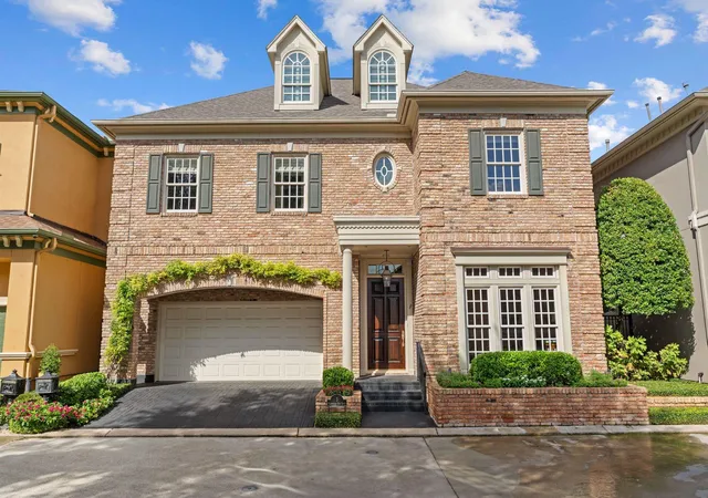 Photo 1 of Single family home for sale at 3 Homewood Row Ln, Houston, TX 77056 | MLS# 39968532 | Listing updated on 2026-09-24