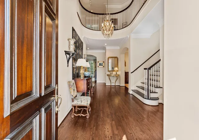 Photo 2 of Single family home for sale at 3 Homewood Row Ln, Houston, TX 77056 | MLS# 39968532 | Listing updated on 2026-09-24